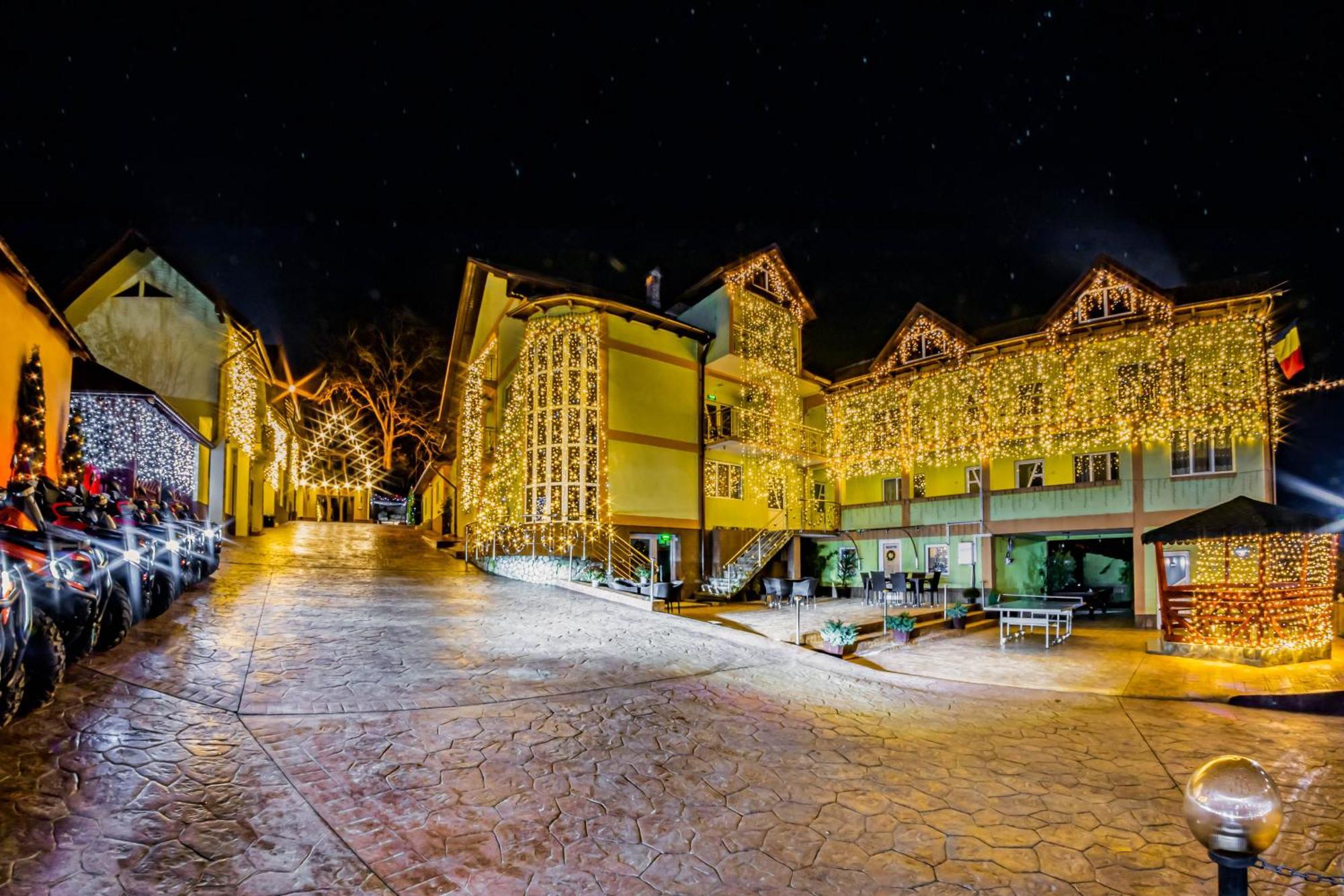 Pensiunea Mihaela-Transalpina Novaci-Straini Exterior photo