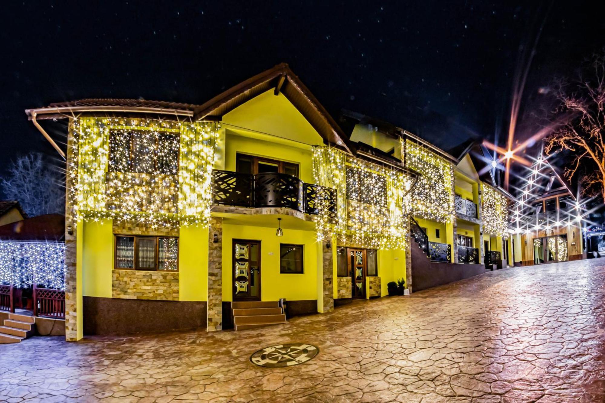 Pensiunea Mihaela-Transalpina Novaci-Straini Exterior photo